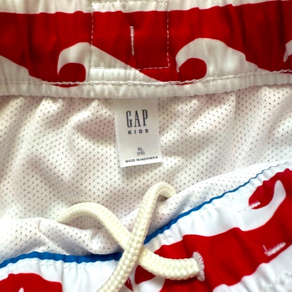 BNWT Boys Gap swim trunks size 12 - Picture 2 of 2